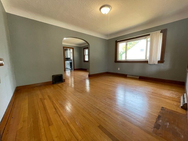 Foto del edificio - 221 Garfield Ave SW