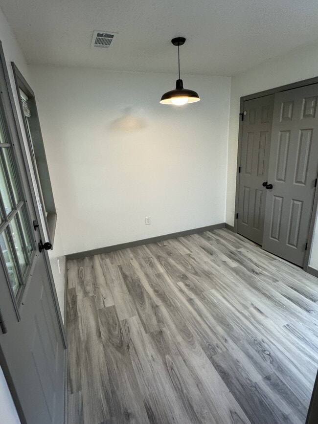 Building Photo - 203 Hillsboro St