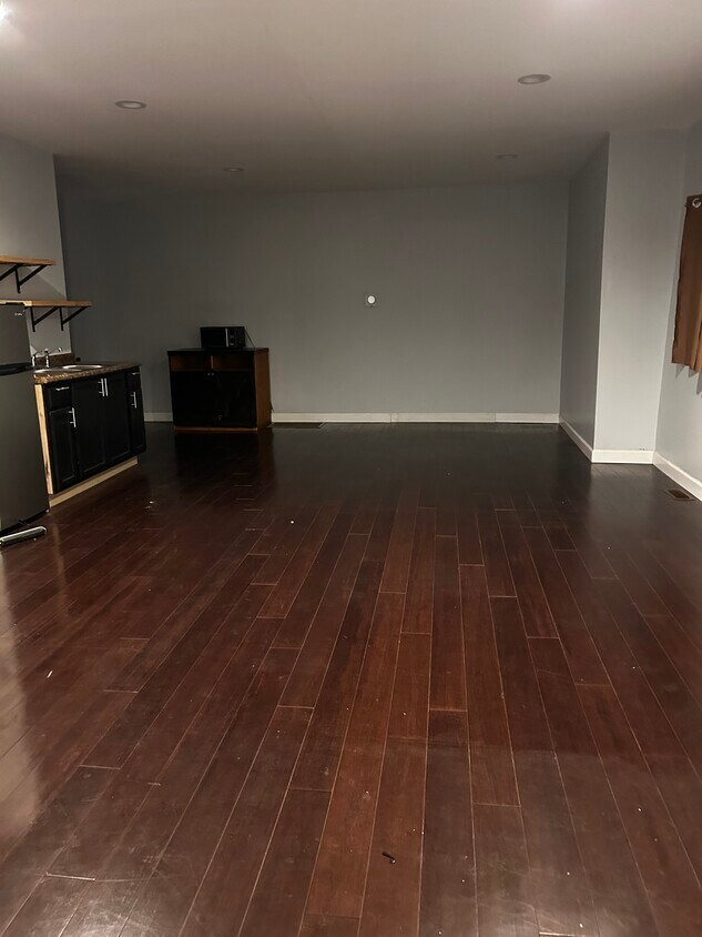 Foto principal - 9427 S Ewing Ave