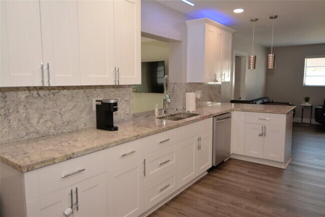 Building Photo - 3840 N 42nd Terrace