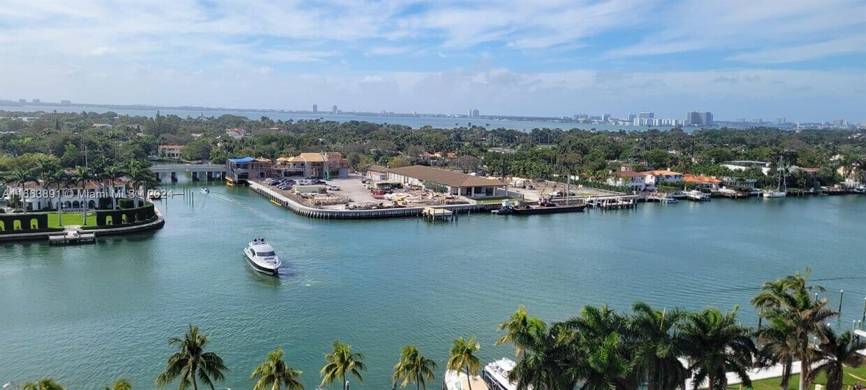 Primary Photo - 5005 Collins Ave