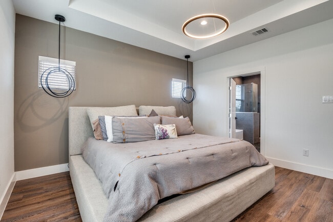 Foto del edificio - 324 S Main St