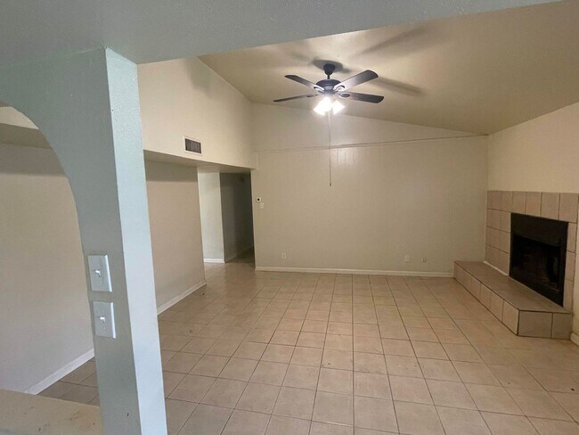 Foto del edificio - Beautiful 3 Bedroom 2 Bathroom in Plano!