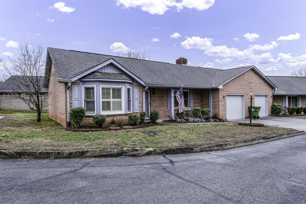 1521 Berwyn Dr, Maryville, TN 37803 Townhome Rentals in Maryville TN