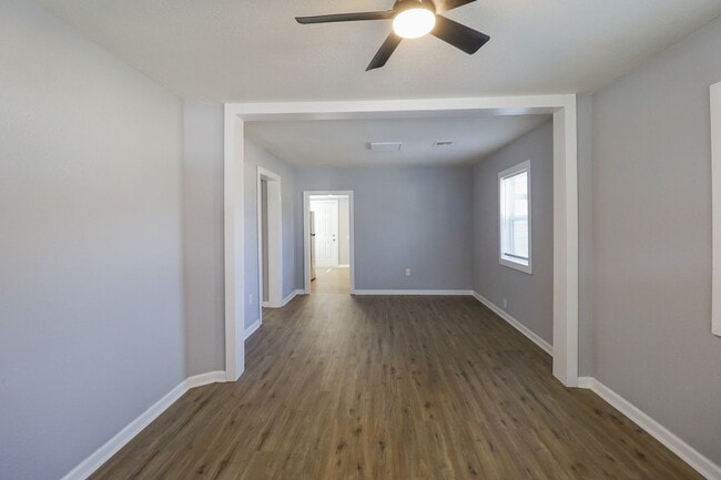Building Photo - Beautifully Redone 3 Bedroom House! Available for Immediate Move in!