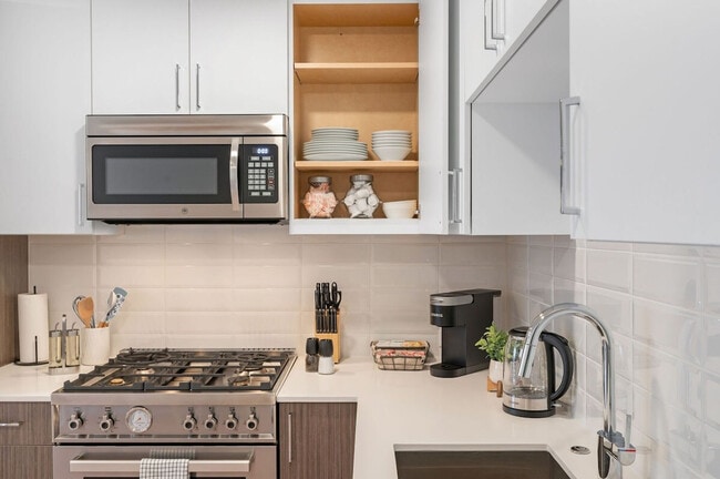 Building Photo - 4322 Winslow Pl N