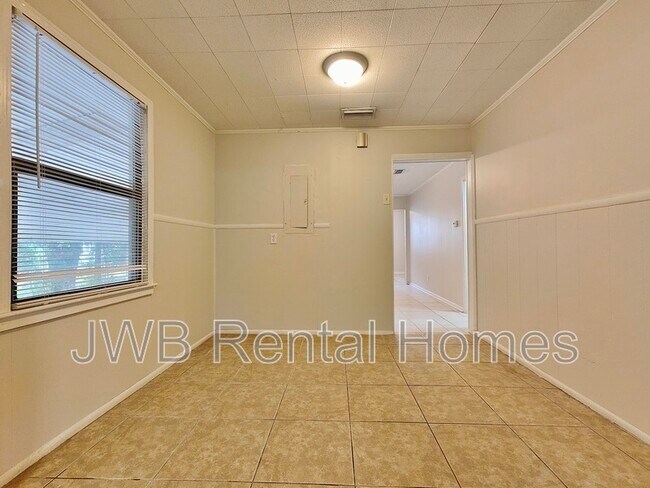 Foto del edificio - 5511 Royce Ave