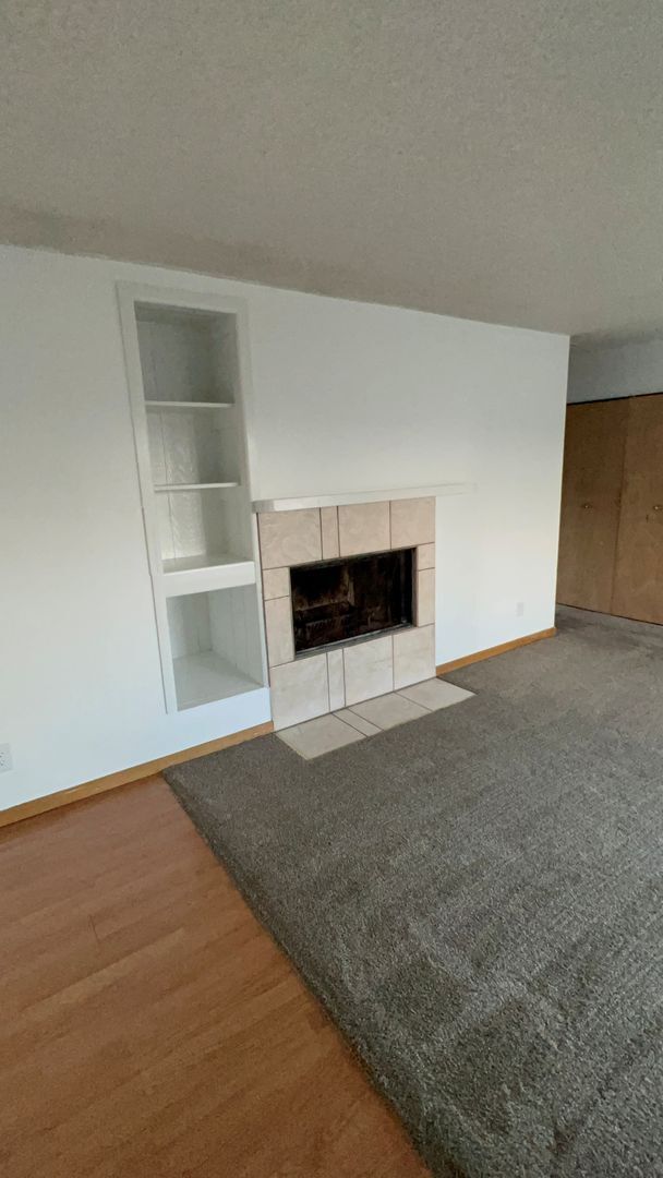 Foto del edificio - 3 Bedroom Apartment in Jewel Lake w/ Garage!