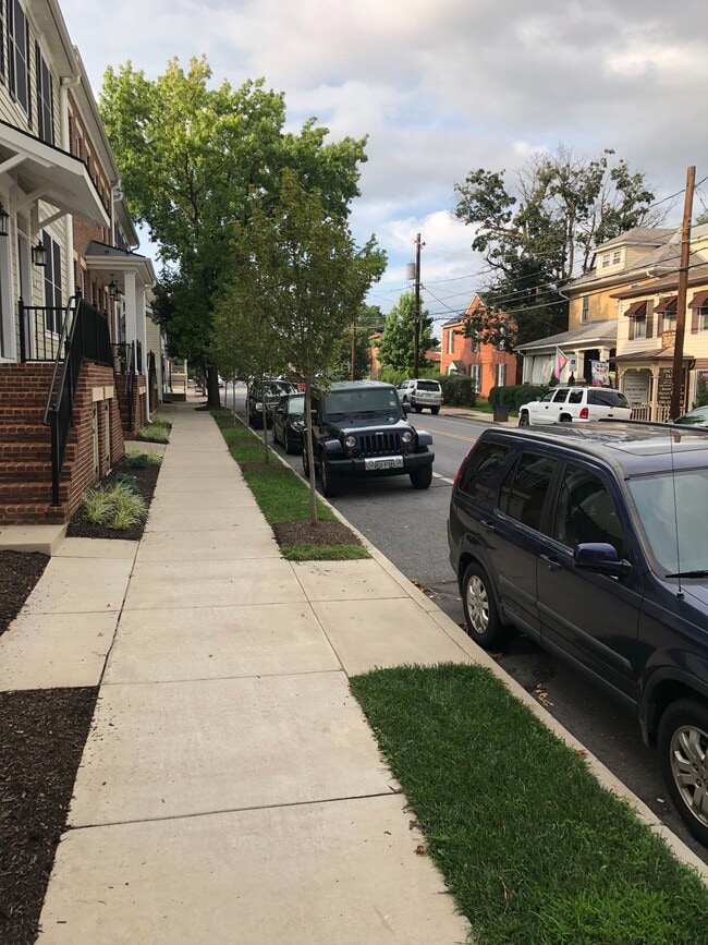 Street parking - 719 S Braddock St