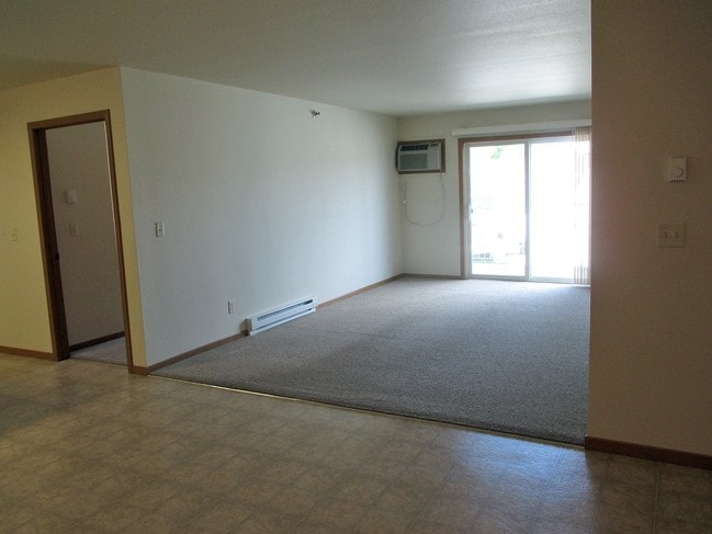 Interior Photo - 5180 Lincoln Rd