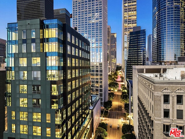 Foto del edificio - 655S S Hope St