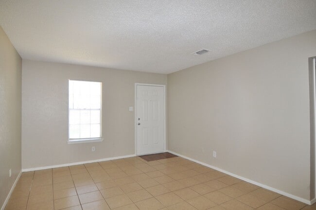 Foto del edificio - Cozy and clean 2-1 in Arlington!