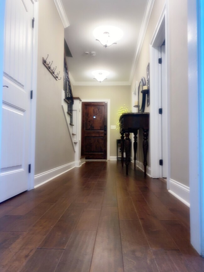 Building Photo - 221 Hickorywoods Dr