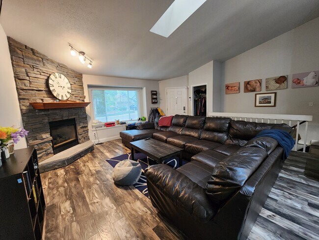 Foto del edificio - 4745 Purcell Dr