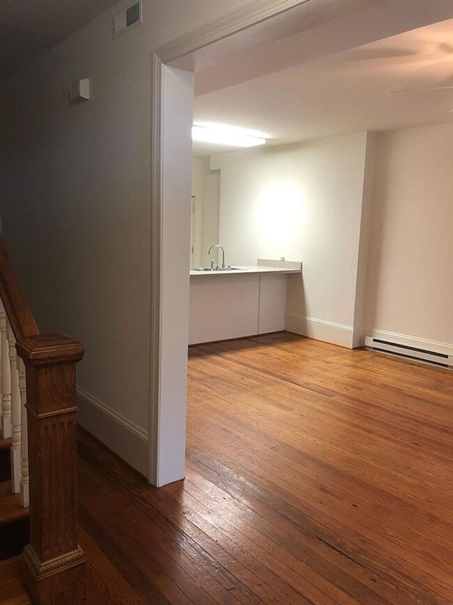Building Photo - Spacious 3-Bed 3-Bath on Cary St.