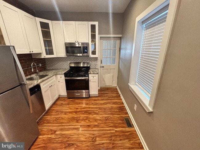 Building Photo - 845 Mercer St