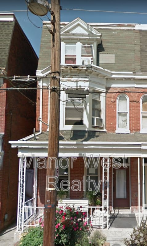 Building Photo - 1559 W King St