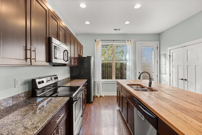 Photo - 1106 Stratford Ave Townhome