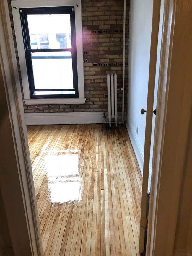 Foto del edificio - Downtown  2 bedroom Condo across from  St. Thomas close to MCTC, UMN, MCAD . New hardwood floors
