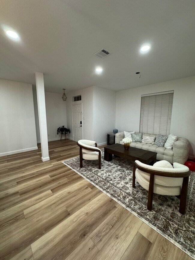 Foto del edificio - 3136 Deleon Dr