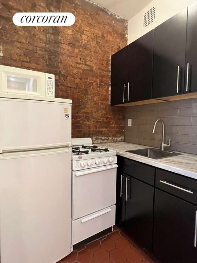 Building Photo - 254 W 93rd St