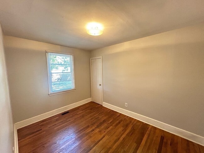 Building Photo - 1414 S Kilbourne Rd