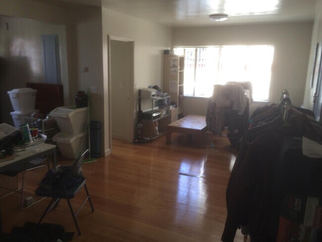 Building Photo - 2501 Benvenue Ave