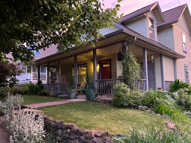 Building Photo - 923 Bellview Ave