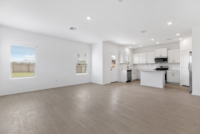 Building Photo - 1504 Roaming Oak Bnd