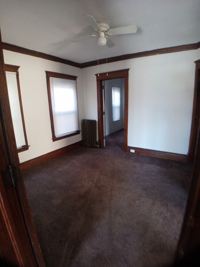 Building Photo - 220 W Lapeer St