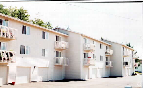Primary Photo - Valhalla Apartments