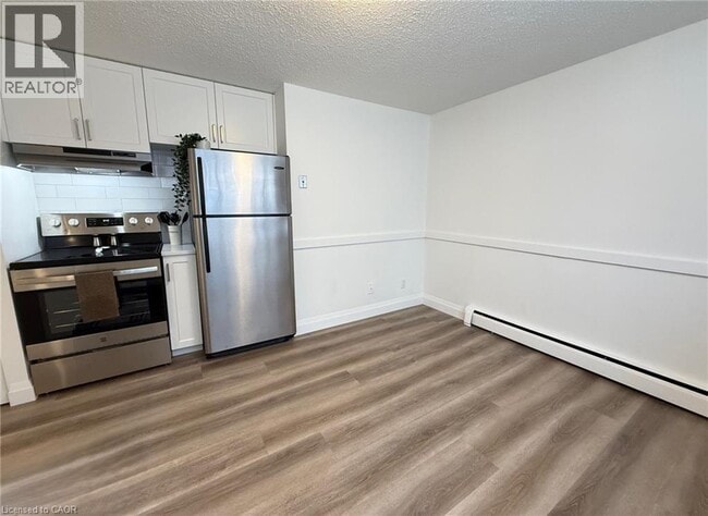 Building Photo - 87 Brybeck Crescent