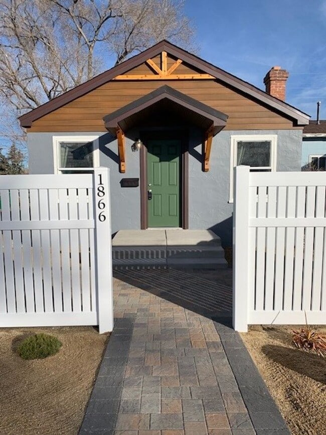 Building Photo - 1866 E St