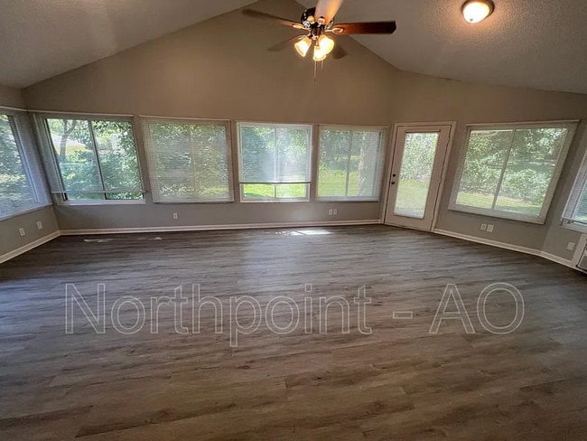 Building Photo - Beautiful 3 Bed 2.5 Bath Ranch Home with Garage in Raytown, MO