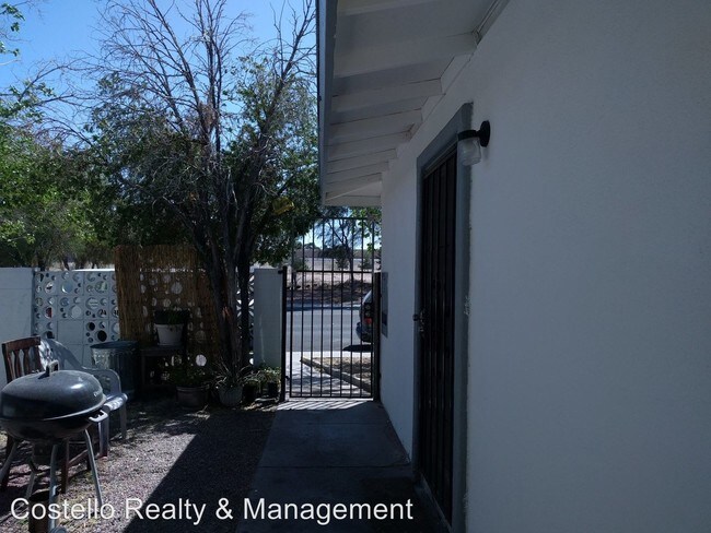 Building Photo - 2613 Cedar Ave