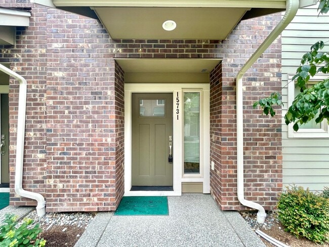 Building Photo - Townhome Available in Upton Crossroads Vil...