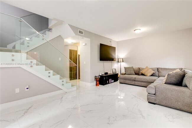 Foto del edificio - 10668 SW 6th St