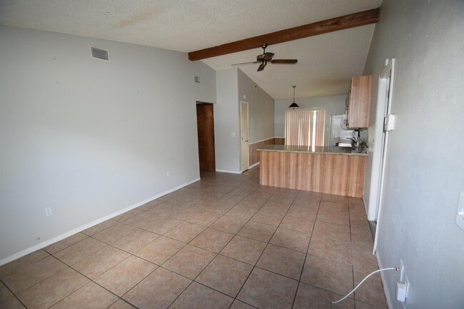 Building Photo - 2651 Lantana Ln
