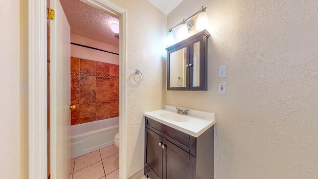 Foto del edificio - 4711 Country Club Ln NW