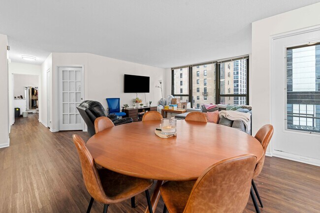 Living / Dining Room - 1313 N Ritchie Ct