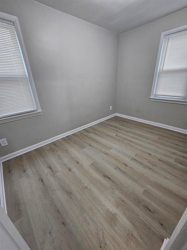 Foto del edificio - 3 Bedroom Large Bungalow w/ Attached 2 Car...