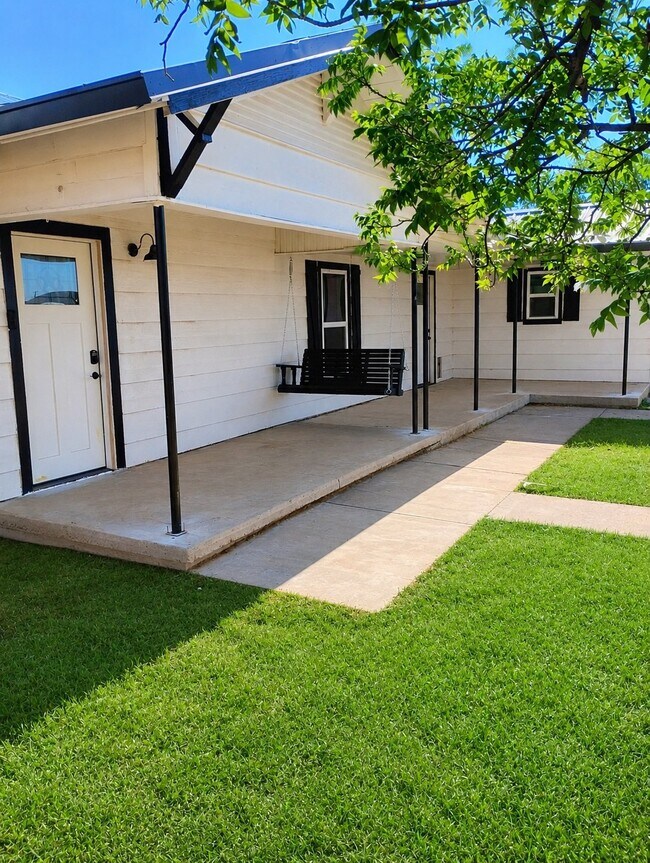 Foto del edificio - 7212 N County Rd 3300