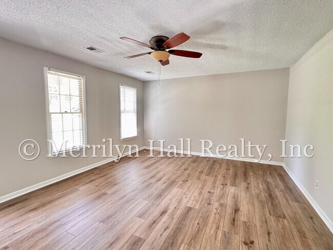 Building Photo - Updated home in Riverwalk!