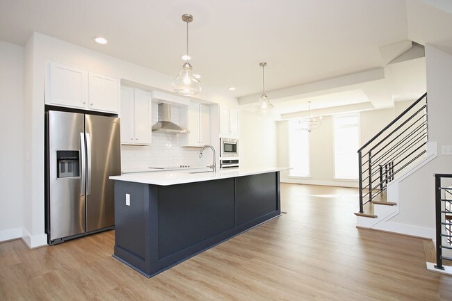 Building Photo - Spacious Avinity Townhome