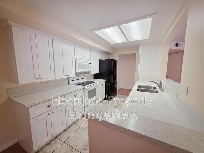 Foto del edificio - 1030 E Washington Ave