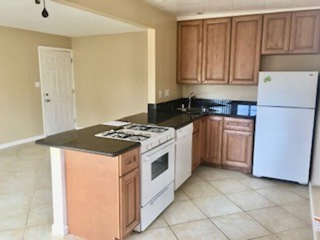 Foto del edificio - 2341-2343 Grand Ave