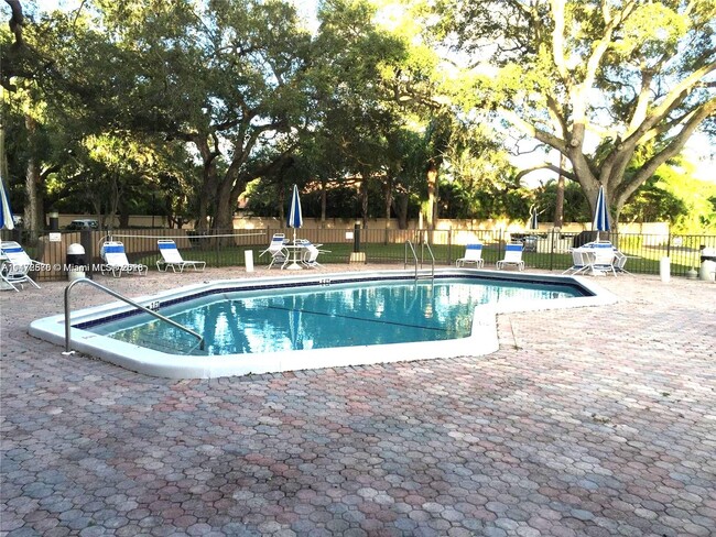 Foto del edificio - 3800 N Hills Dr