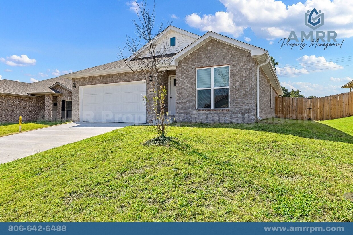 Primary Photo - Elegant 4-Bedroom House – Room for Everyone!