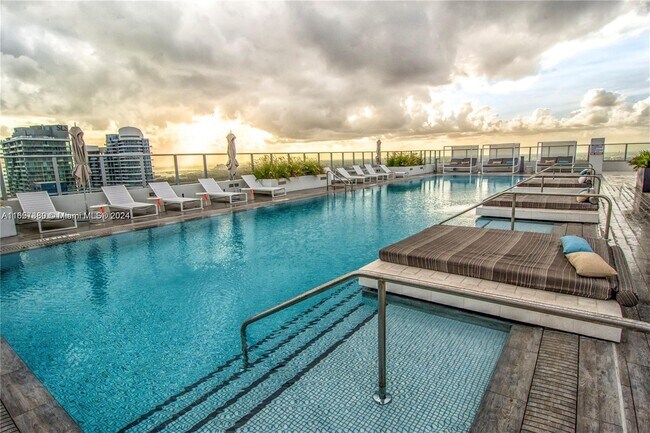 Foto del edificio - 1010 Brickell Ave