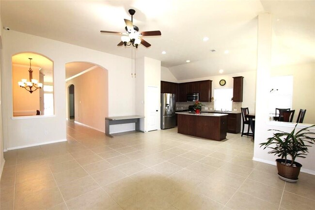 Foto del edificio - 2515 Golfcrest Dr